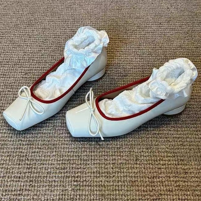 Women Shoes Brands - Lakierowane czółenka Mary Jane damskie, płytkie