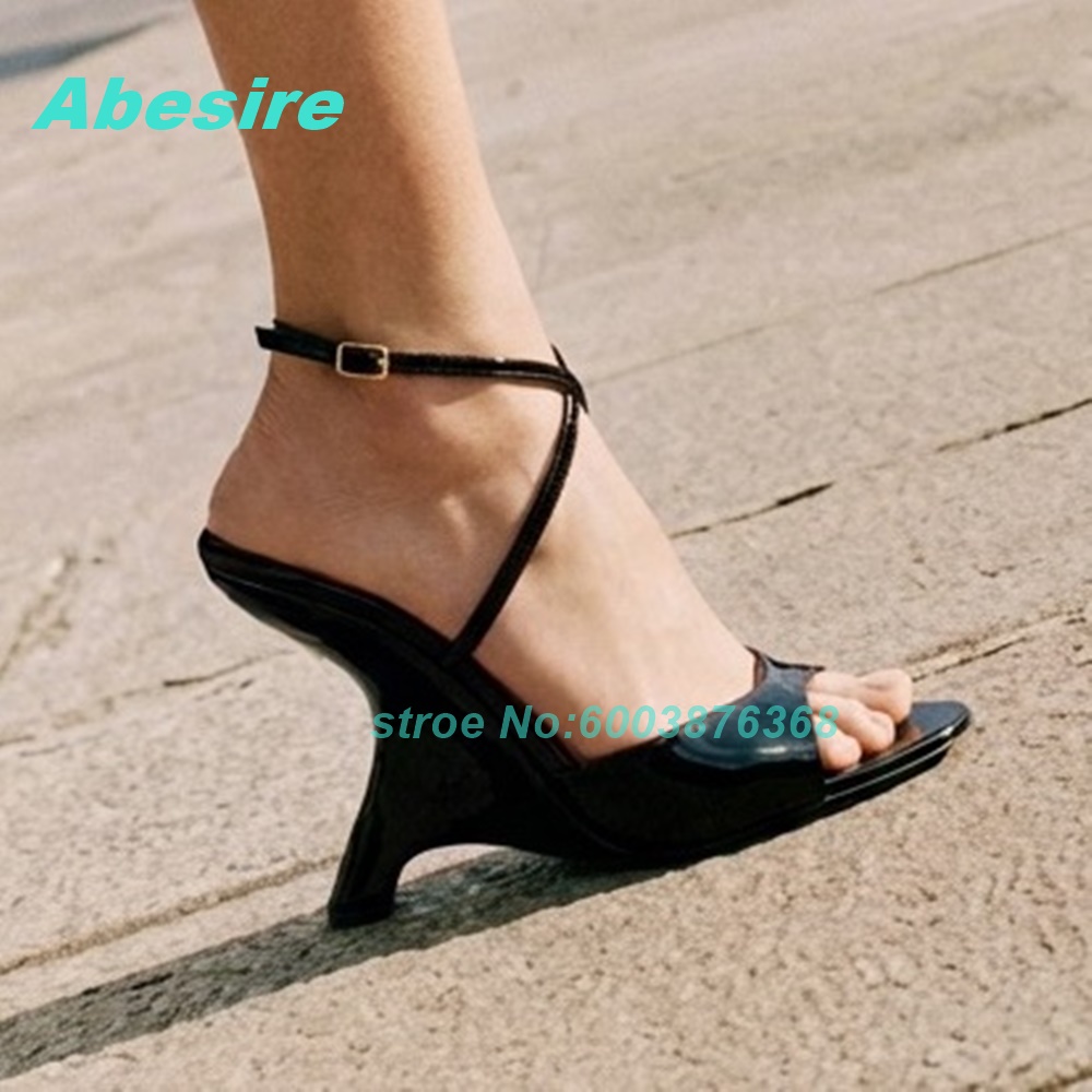 Women'S Shoes Y2K - Czarne lakierowane sandały peep toe z