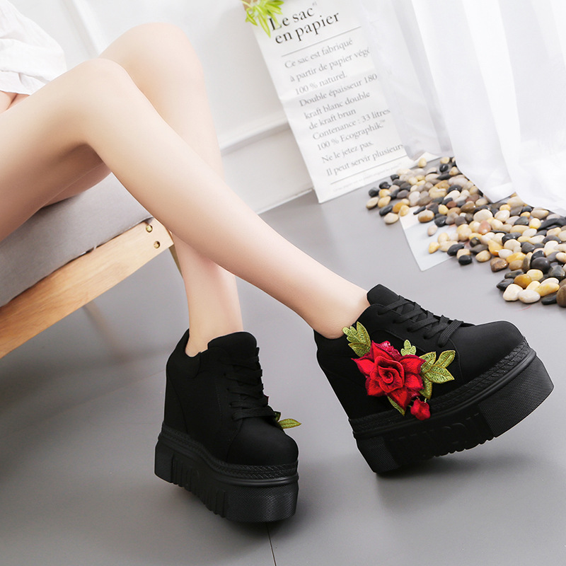 Damskie sportowe sneakersy, co – Wedge Heeled Sneaker recenzja i cena